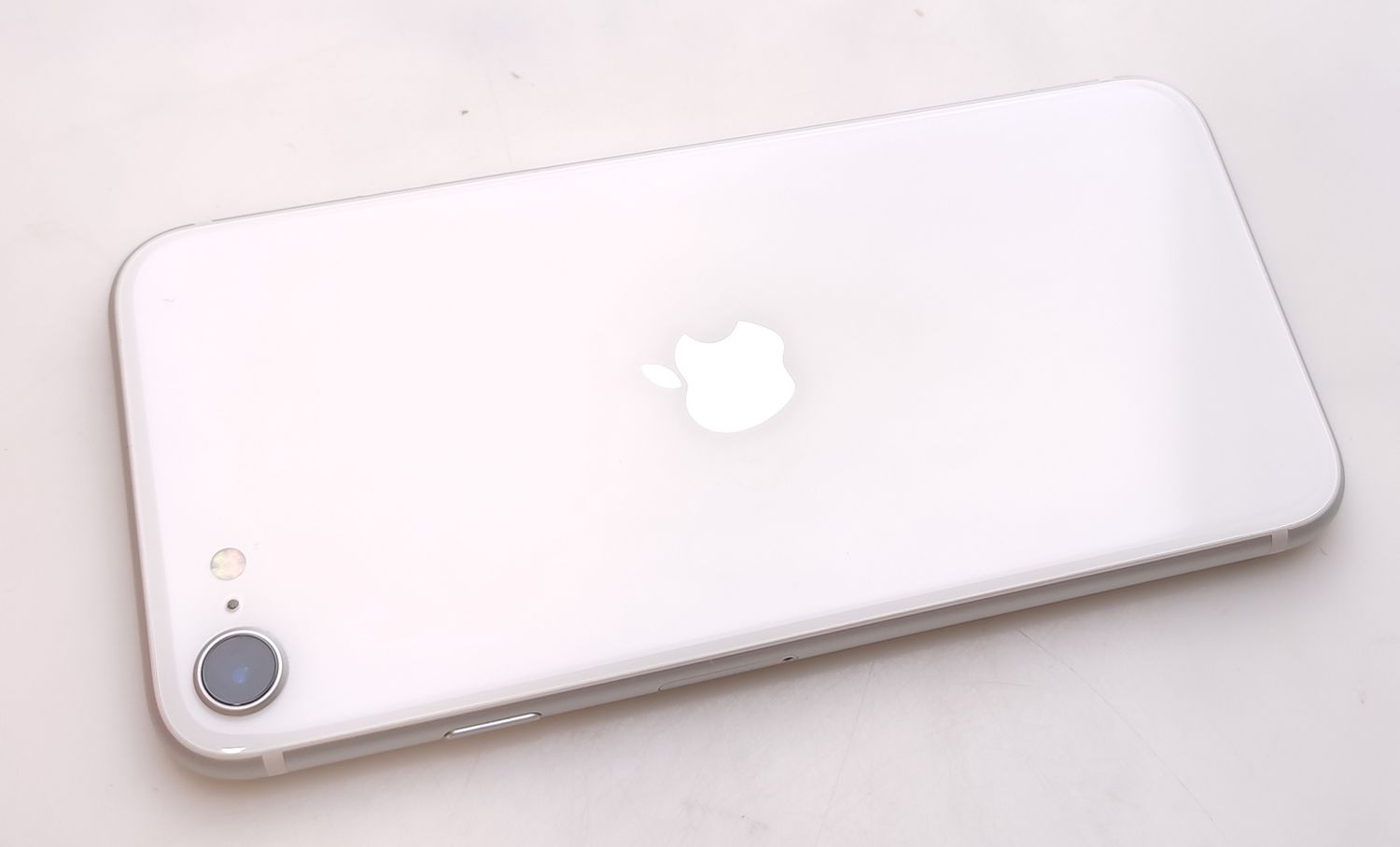 ムスビー｜【美品中古】 iPhone SE2 64GB ホワイト SIMロック解除済 