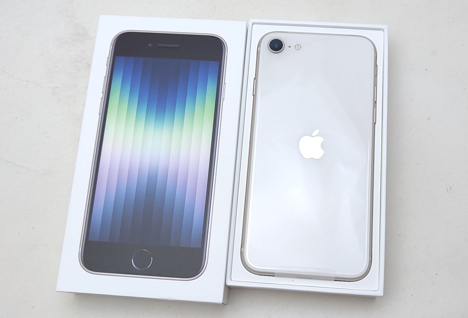 ムスビー｜【新品未使用】 iPhone SE3 128GB スターライト SIMロック 