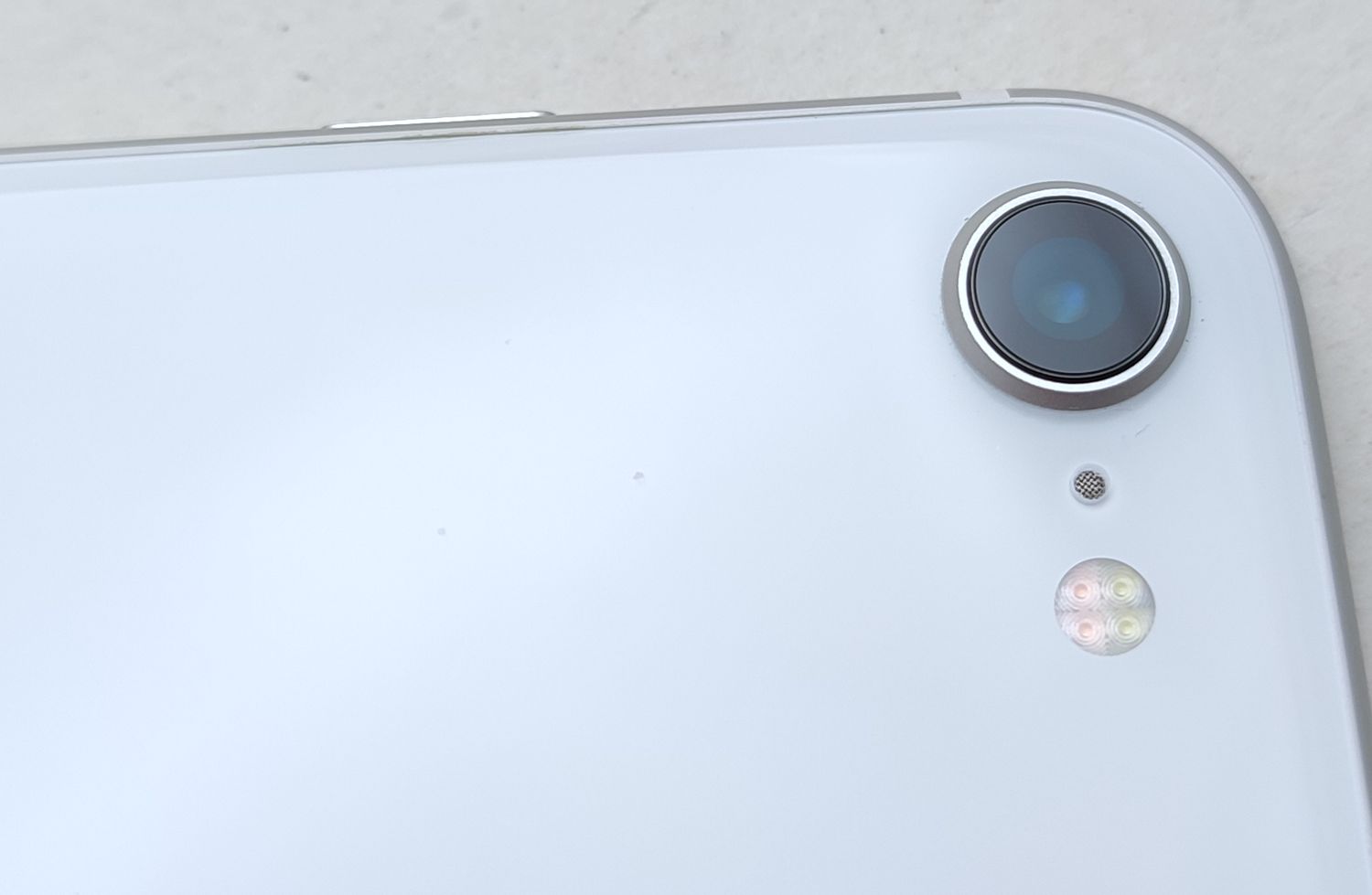 ムスビー｜【美品中古】 iPhone SE2 64GB ホワイト SIMロック解除済 