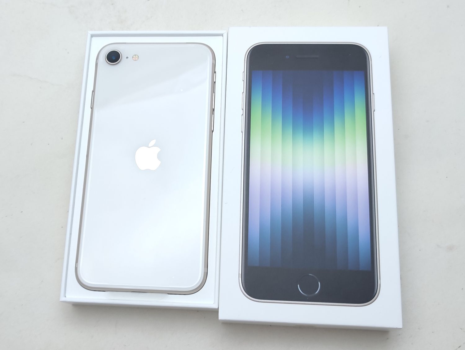 ムスビー｜【新品未使用】 iPhone SE3 64GB スターライト SIMロック 