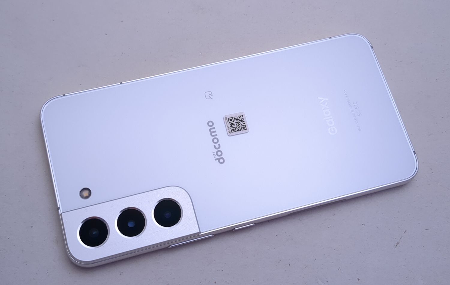 ムスビー｜【美品中古】 SC-51C Galaxy S22 ホワイト docomo版 SIM 