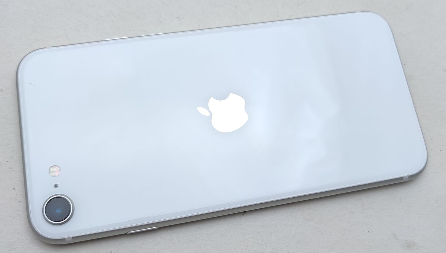 ムスビー｜【美品中古】 iPhone SE2 64GB ホワイト SIMロック解除済 95  