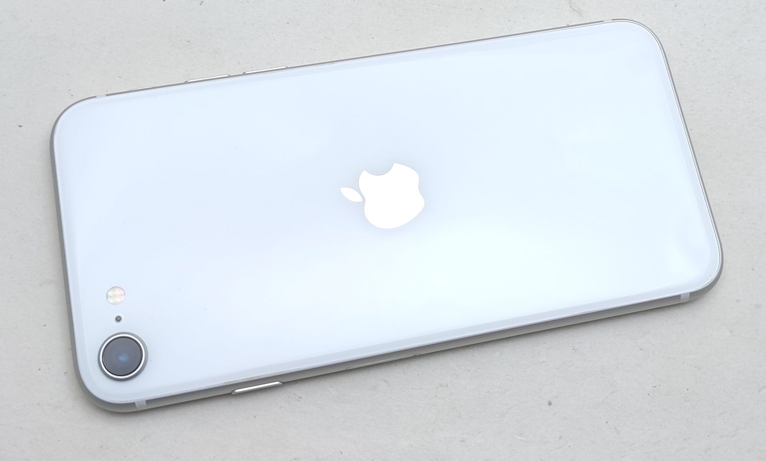 ムスビー｜【美品中古】 iPhone SE2 64GB ホワイト SIMロック解除済 