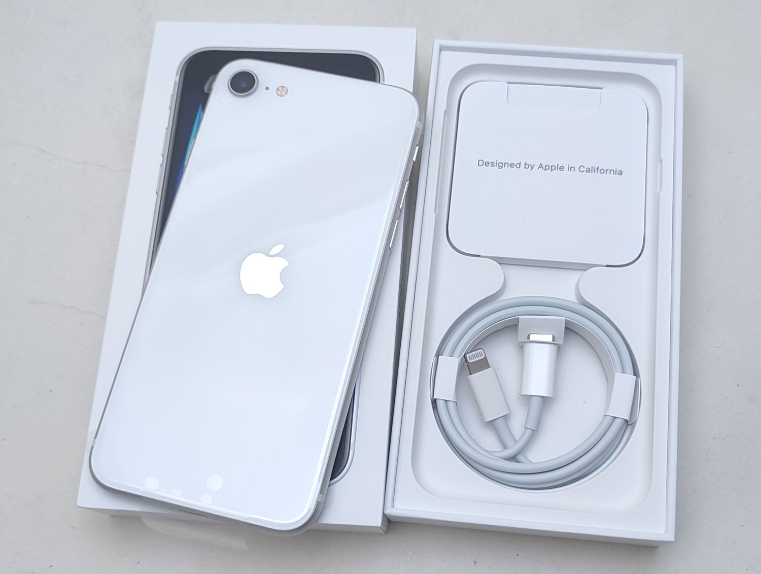 ムスビー｜【新品未使用】 iPhone SE2 64GB ホワイト SIMロック解除  