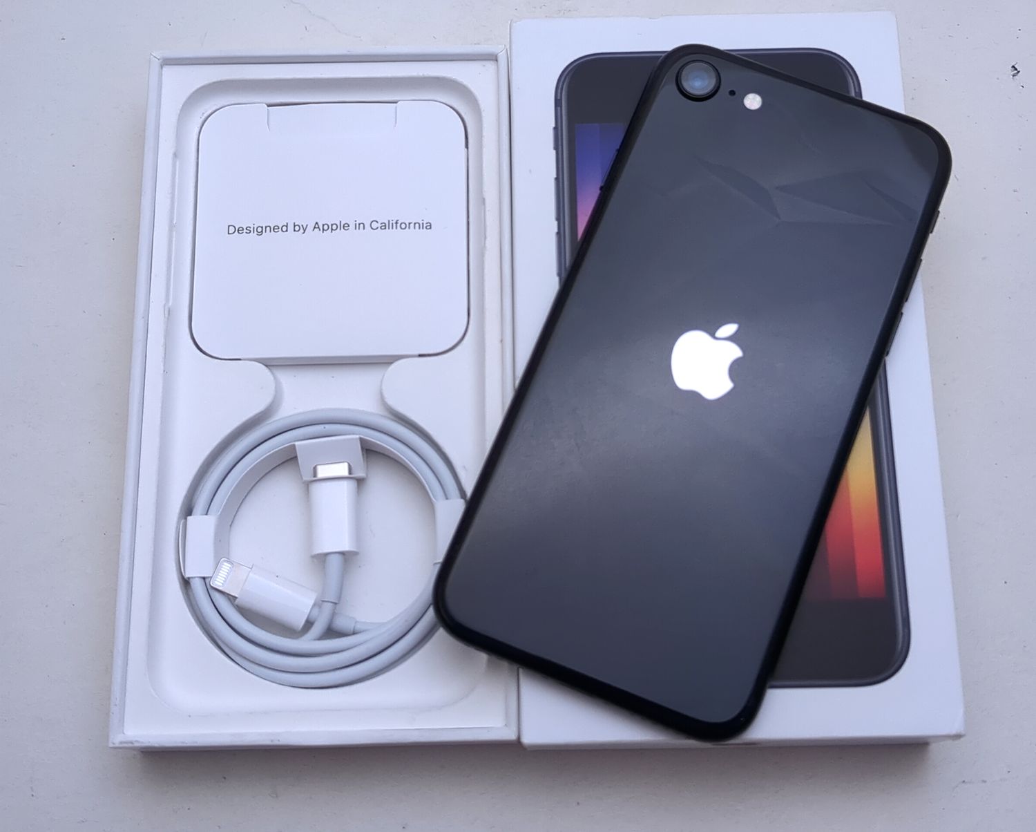 ムスビー｜【極上美品】 iPhone SE2 128GB ブラック SIMロック解除済 