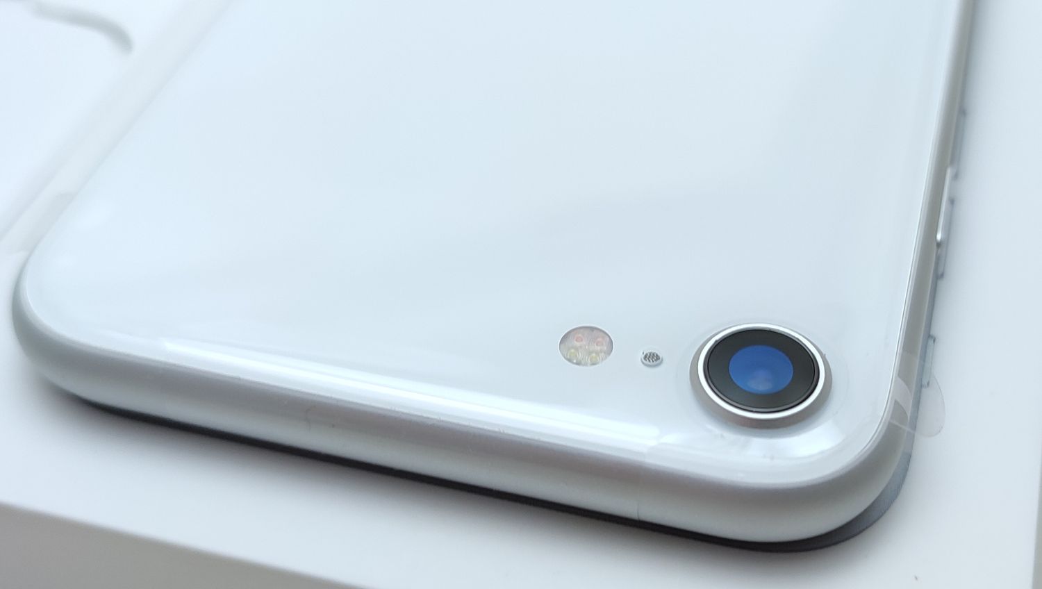 ムスビー｜【新品未使用】 iPhone SE2 64GB ホワイト SIMロック解除済 