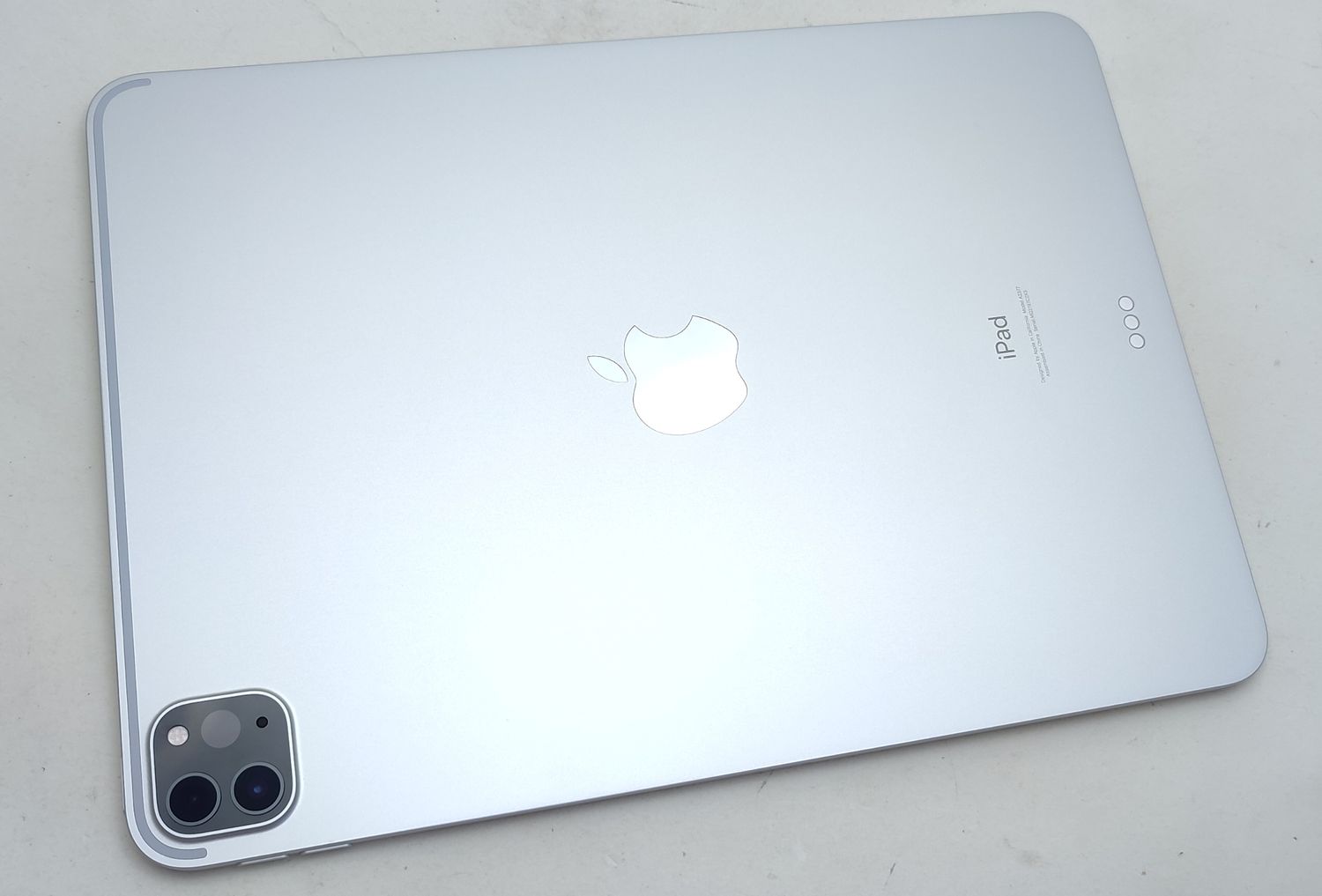 ムスビー｜【極上美品】 iPad Pro 11インチ シルバー 256GB WiFiモデル 