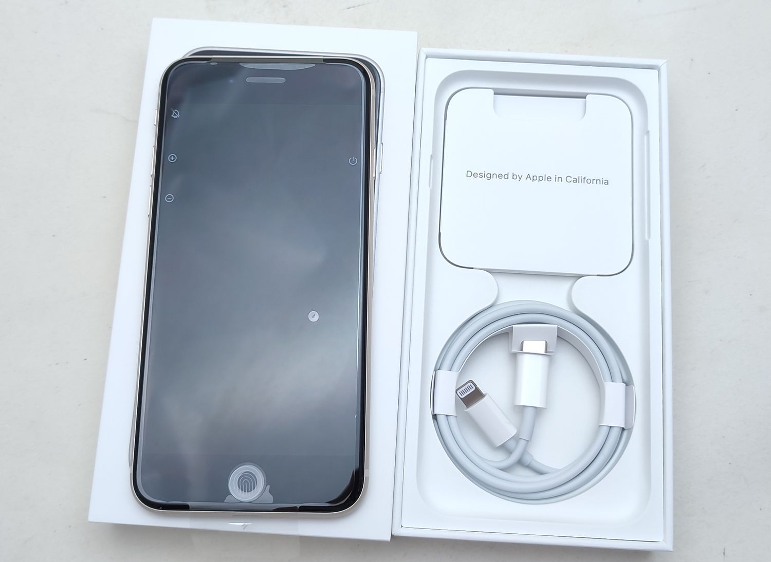 ムスビー｜【新品未使用】 iPhone SE3 128GB スターライト SIMロック 