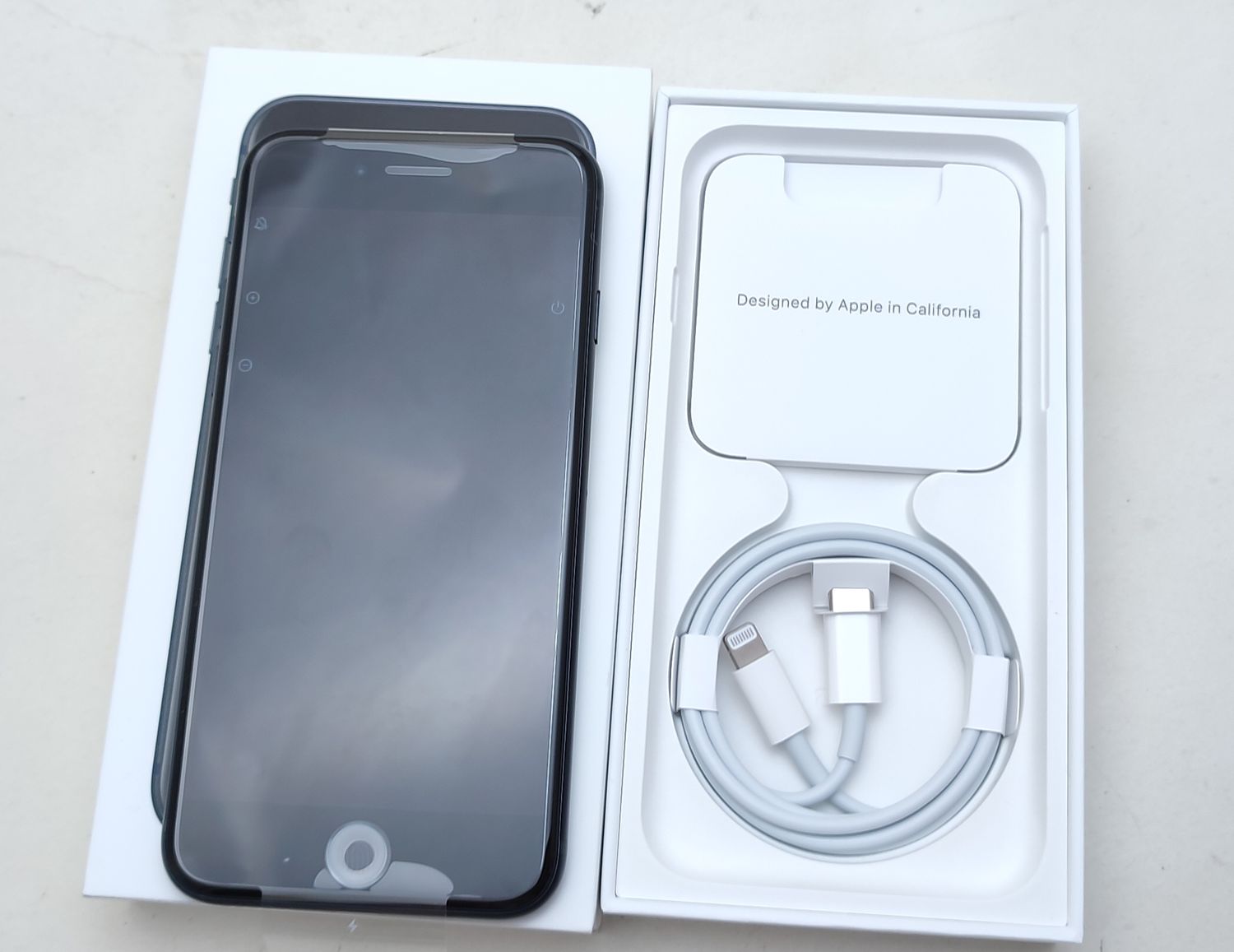 ムスビー｜【新品未使用】 iPhone SE3 64GB ミッドナイト SIMロック 