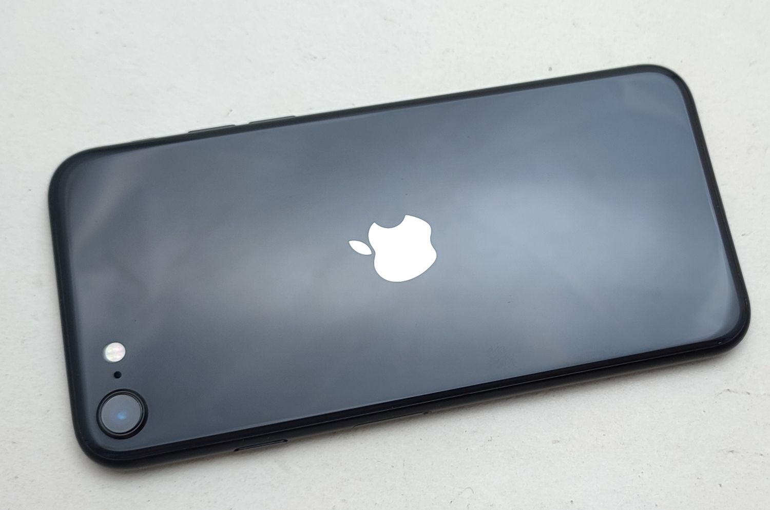 ムスビー｜【中古良品】 iPhone SE2 64GB ブラック SIMロック解除済 