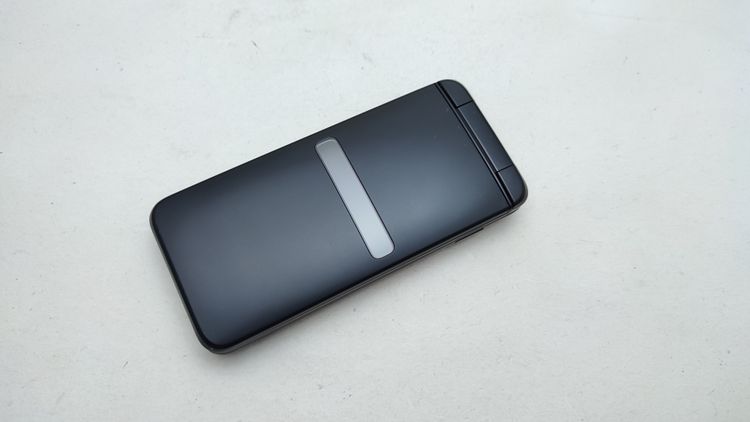 ��������ʡ� KYF39 GRATINA �ϡʥ֥�å��� SIM���å������