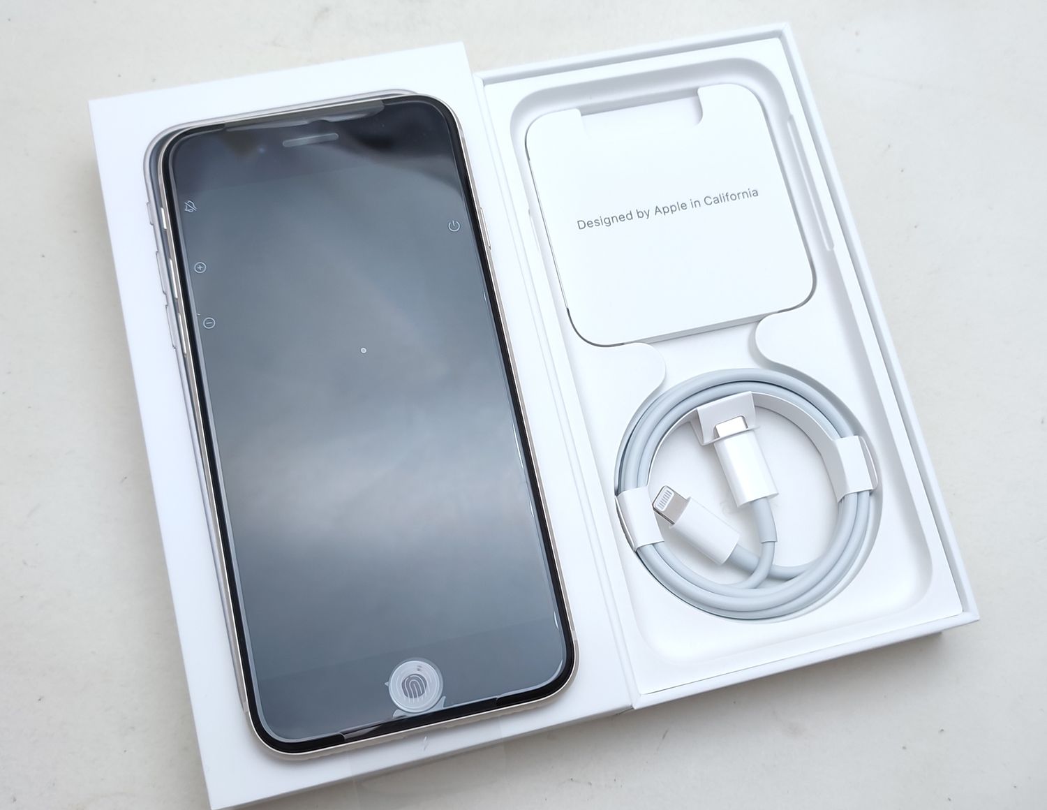 ムスビー｜【新品未使用】 iPhone SE3 64GB スターライト SIMロック  