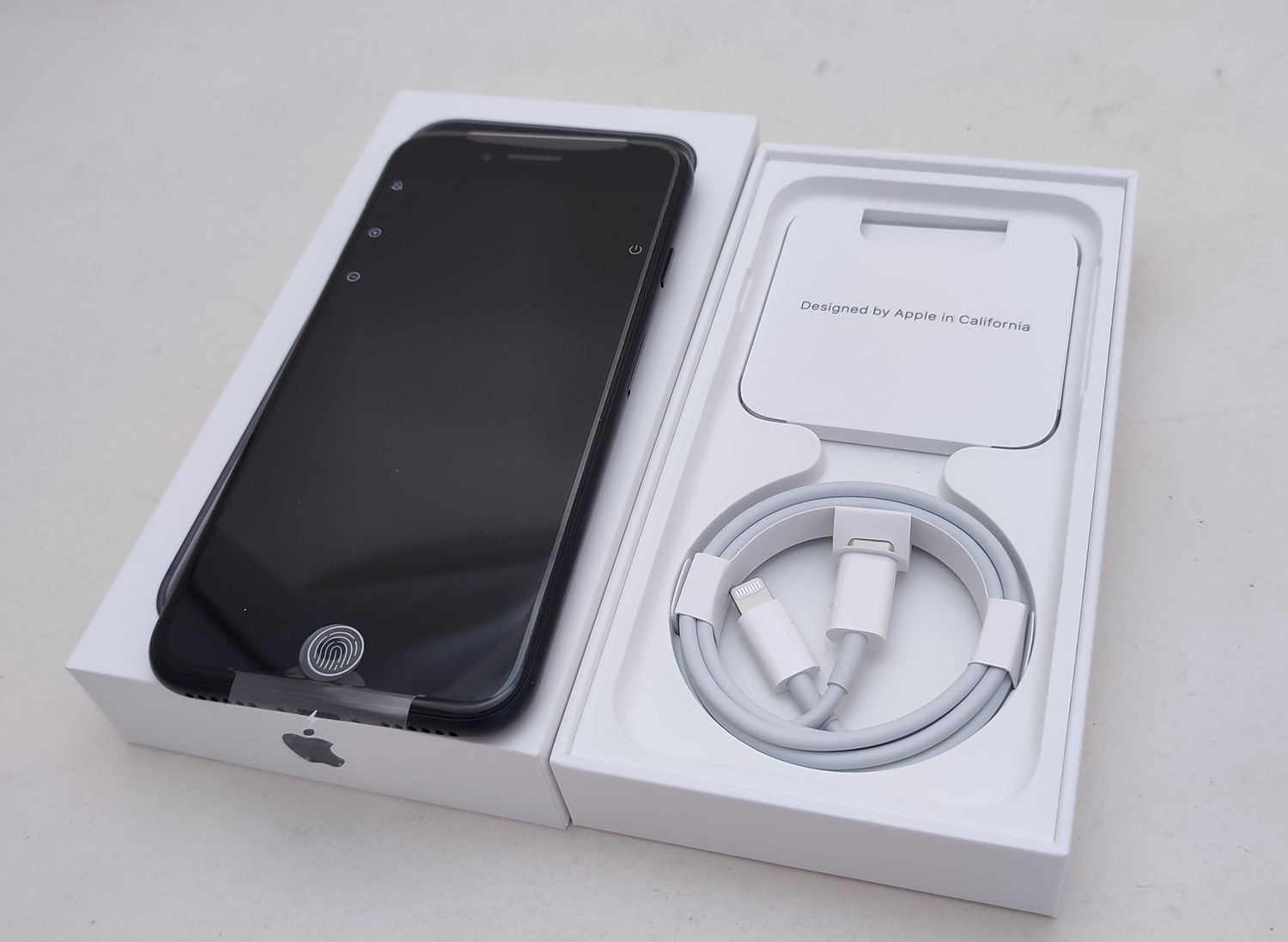 ムスビー｜【新品未使用】 iPhone SE3 128GB ミッドナイト SIMロック 