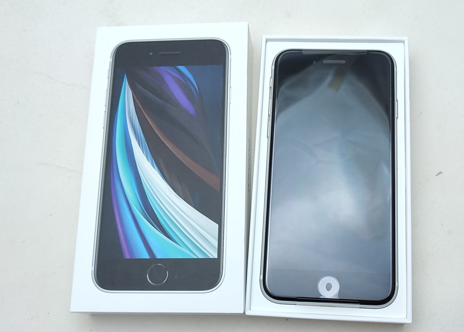ムスビー｜【新品未使用】 iPhone SE2 64GB ホワイト SIMロック解除済 