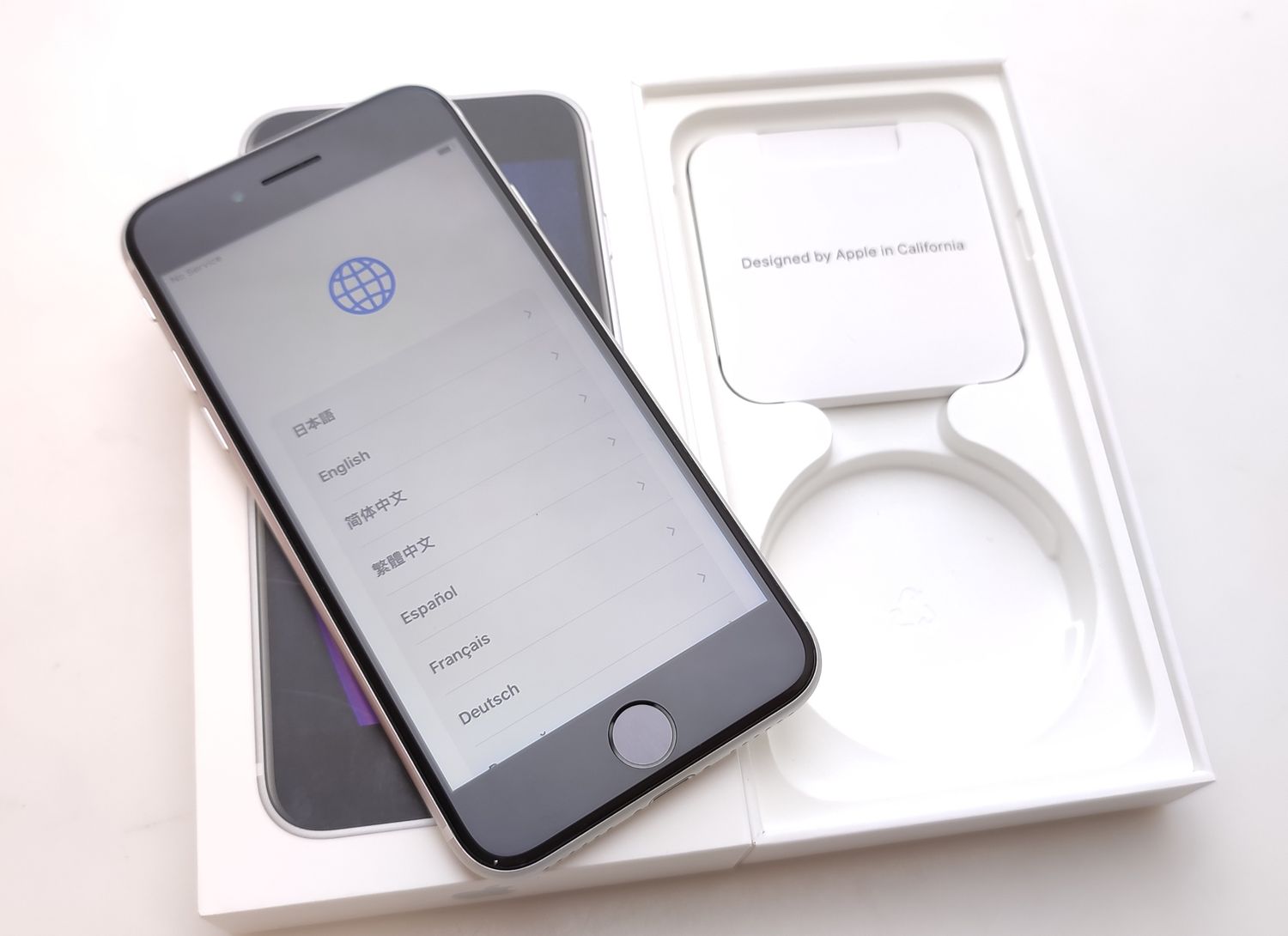iPhone SE 第2世代 (SE2) ホワイト64GB 素早い SIMロック解除済み