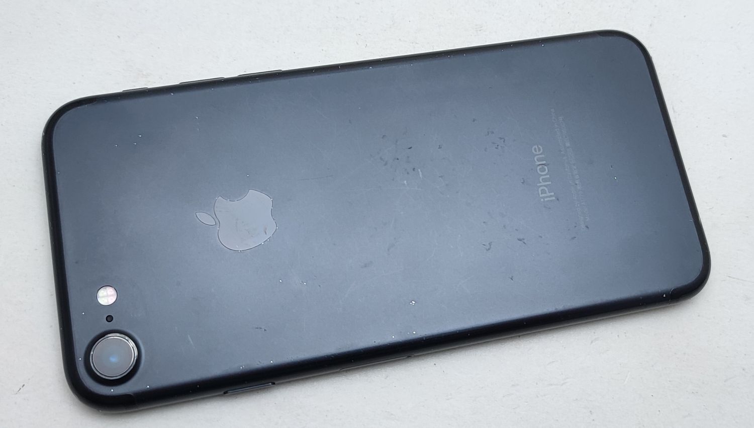 ムスビー｜【中古品】 iPhone7 32GB ブラック SIMロック解除済 ◯判定 