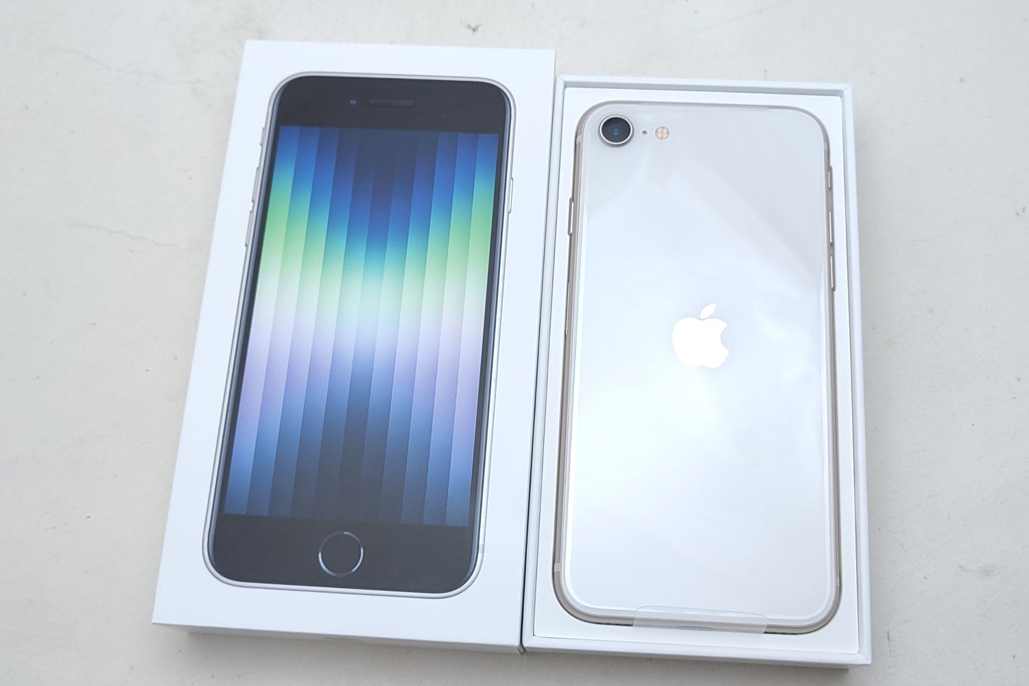 ムスビー｜【新品未使用】 iPhone SE3 64GB スターライト SIMロック  