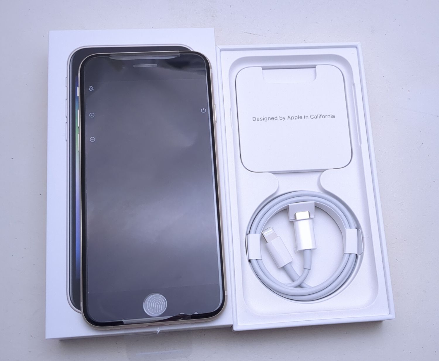 SIMロック解除済 iPhone SE3 64GB スターライト 新品未使用（超美品  