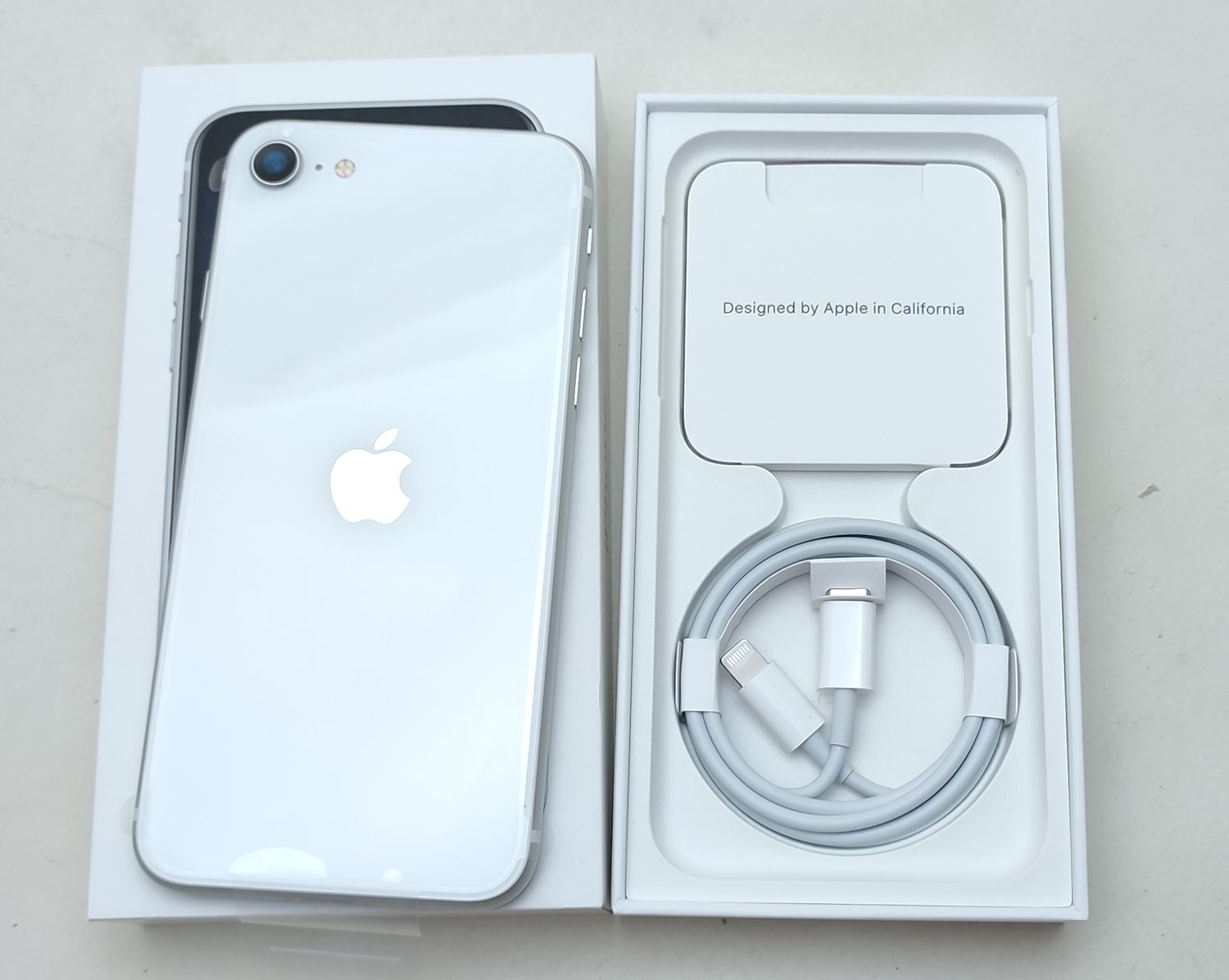 ムスビー｜【新品未使用】 iPhone SE2 64GB ホワイト SIMロック解除済 