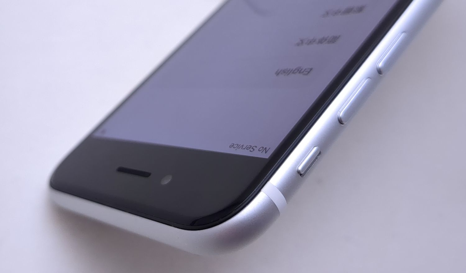 ムスビー｜【極上美品】 iPhone SE2 64GB ホワイト 国内版SIMフリー 96 