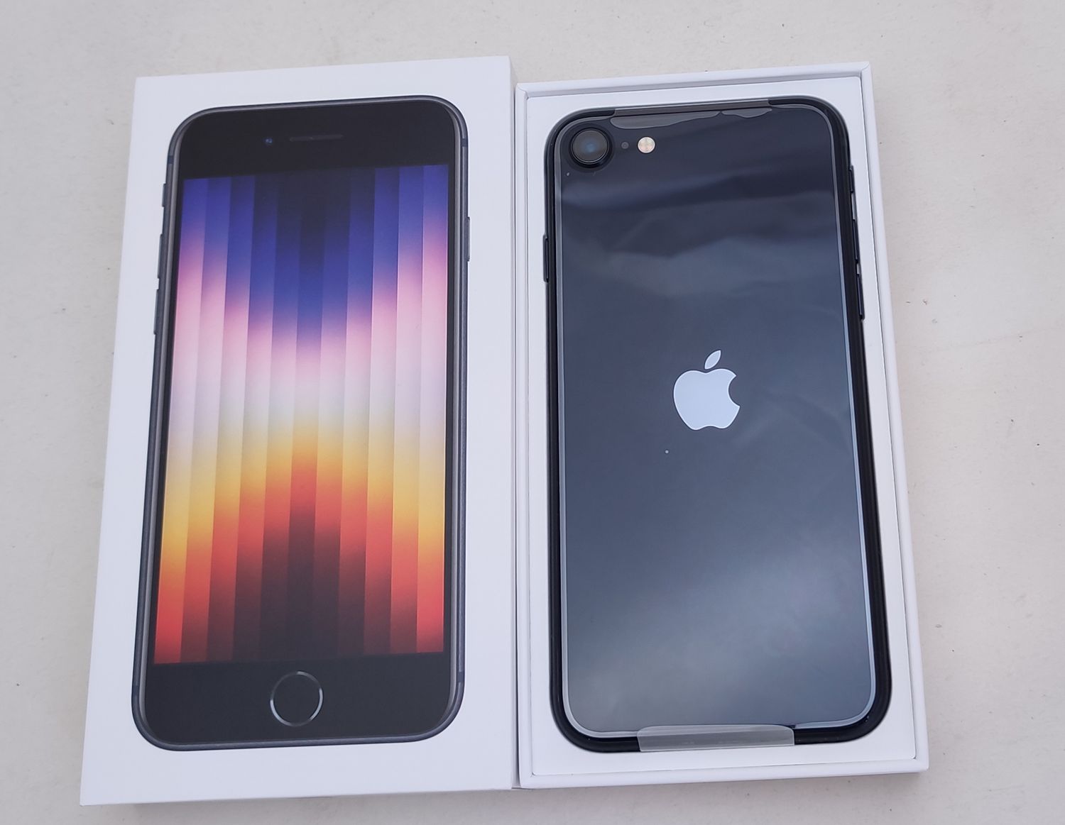 ムスビー｜【新品未使用】 iPhone SE3 128GB ミッドナイト SIMロック 