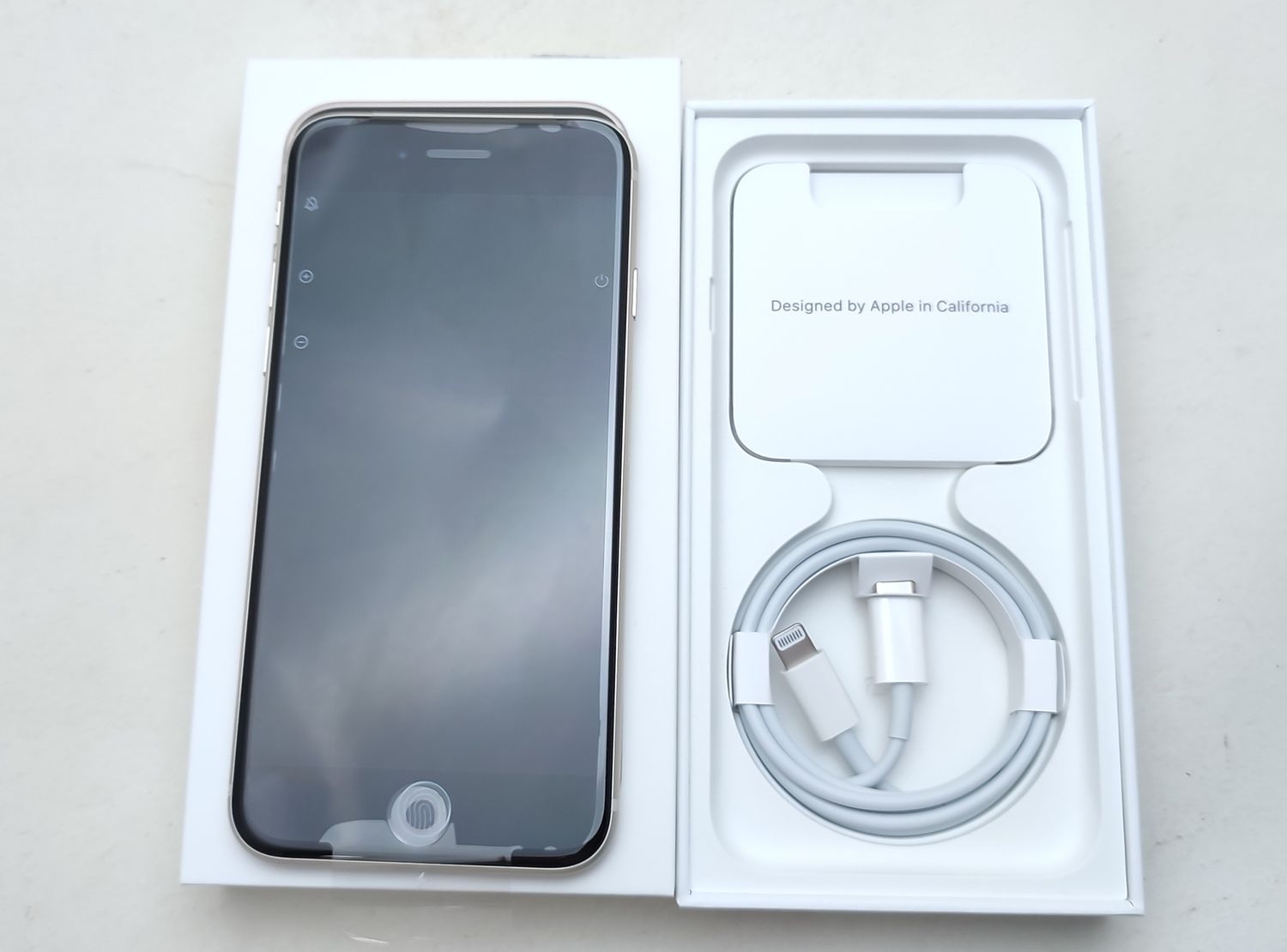 新品未使用】iPhone SE3 64GB 白 iPhone SE（第3世代） ☆新品未使用【