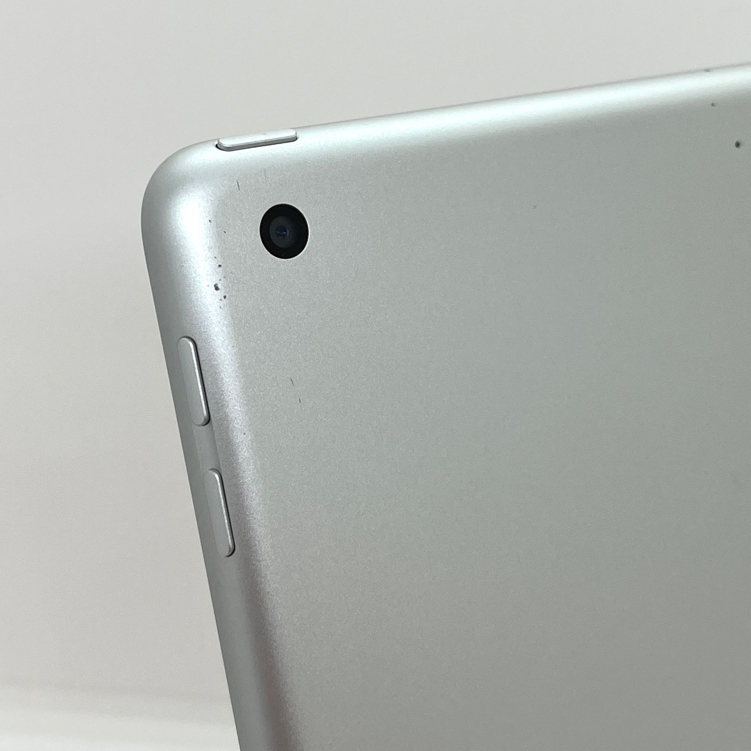 ムスビー｜【良品】iPad(第5世代) Wi-Fiモデル 32GB シルバー [B81MSR