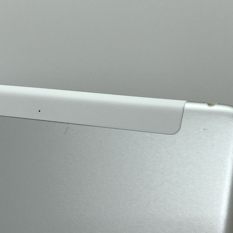 ʡiPad(5) 128GB au SIMե꡼ Хåƥ꡼95%[B70]
