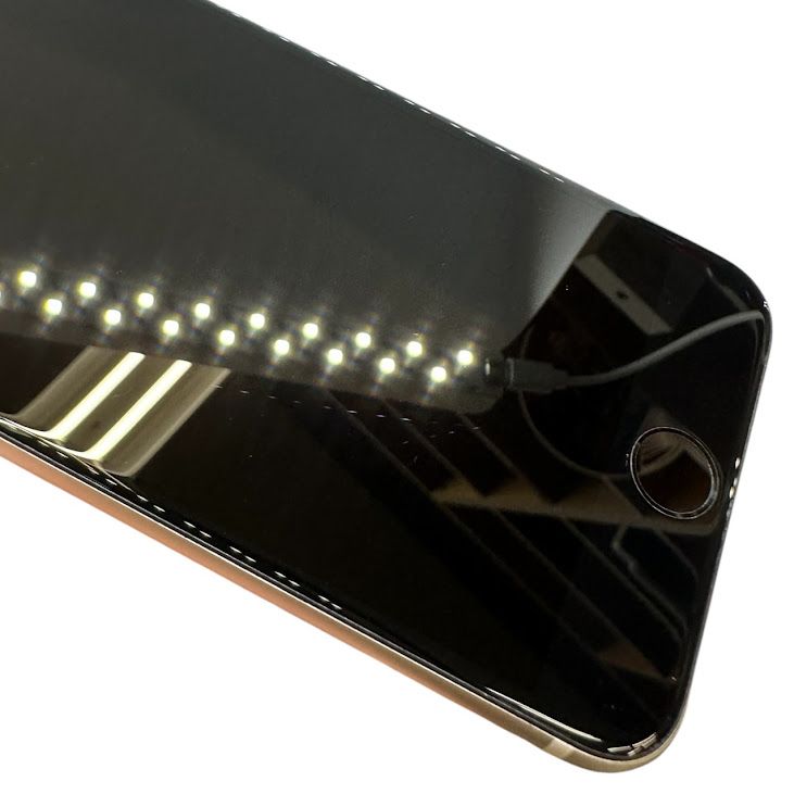 iPhone��SE����3�����64GB���������饤�ȡ�SIM�ե꡼�����եȥХ���