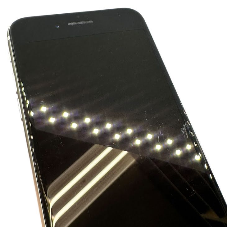 �ڥХåƥ꡼94%��iPhone��SE����2�����64GB���ۥ磻�ȡ�SIM�ե꡼��au��