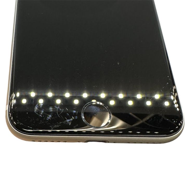 �ڥХåƥ꡼100%��iPhone��SE����2�����64GB���ۥ磻�ȡ�SIM�ե꡼��au��