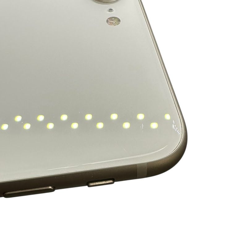 �ڥХåƥ꡼94%��iPhone��SE����3�����64GB���������饤�ȡ�SIM�ե꡼��au��