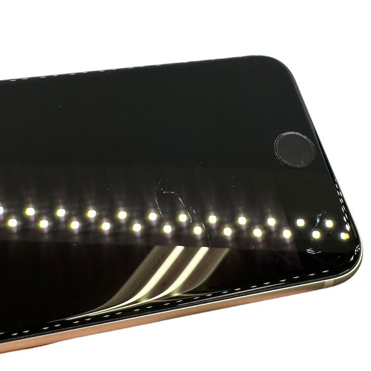 �ڥХåƥ꡼94%��iPhone��SE����3�����64GB���������饤�ȡ�SIM�ե꡼��au��