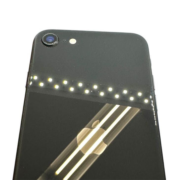 �ڥХåƥ꡼85%��iPhone��SE����2�����64GB���֥�å���SIM�ե꡼��au��