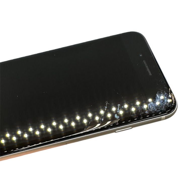 �ڥХåƥ꡼98%��iPhone��SE����2�����64GB���ۥ磻�ȡ�SIM�ե꡼��au��