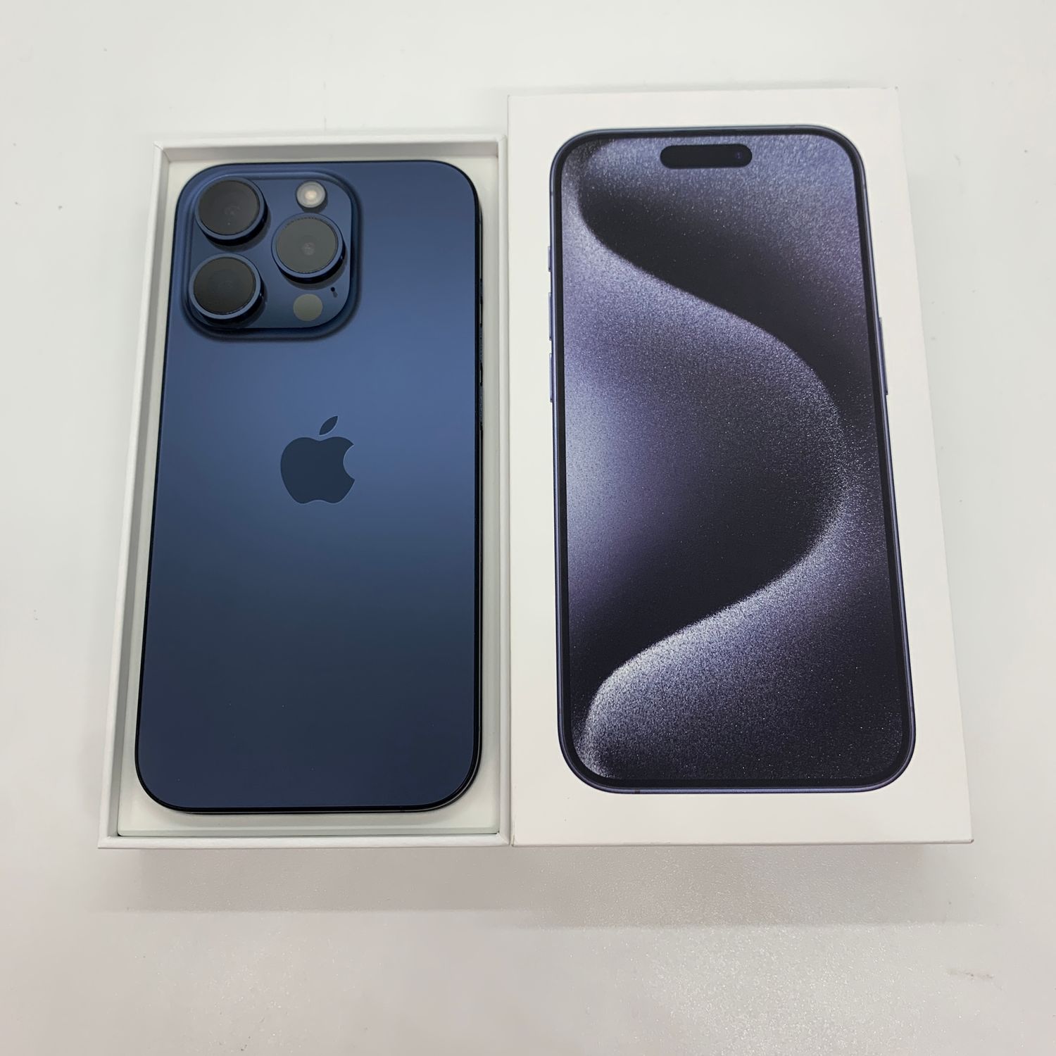 ムスビー｜iPhone15Pro 128GB 超美品 バッテリー100％ SIMフリー  