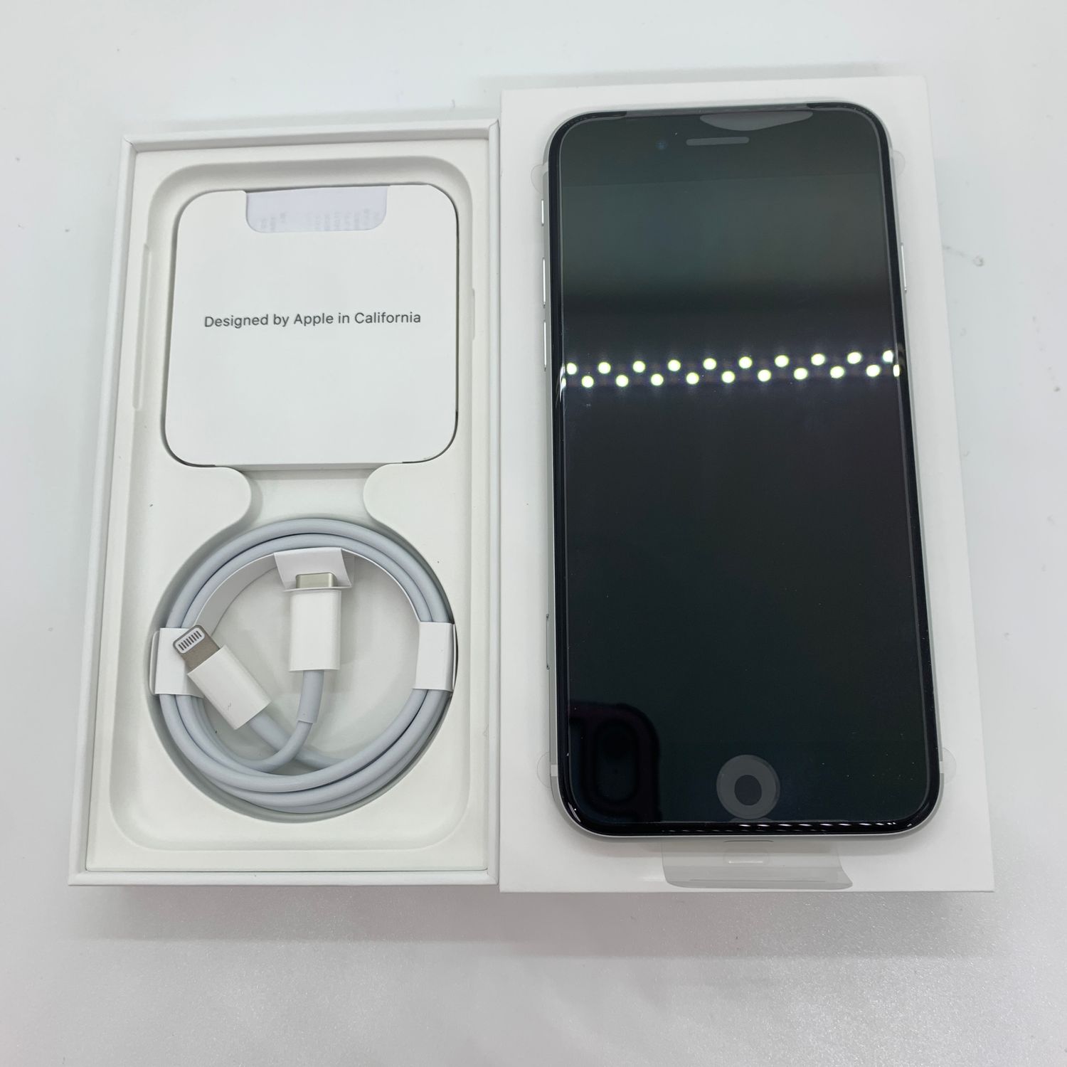 ムスビー｜iPhone SE2 64GB 新品未使用 保証あり 【スマホ買取モバルナ 
