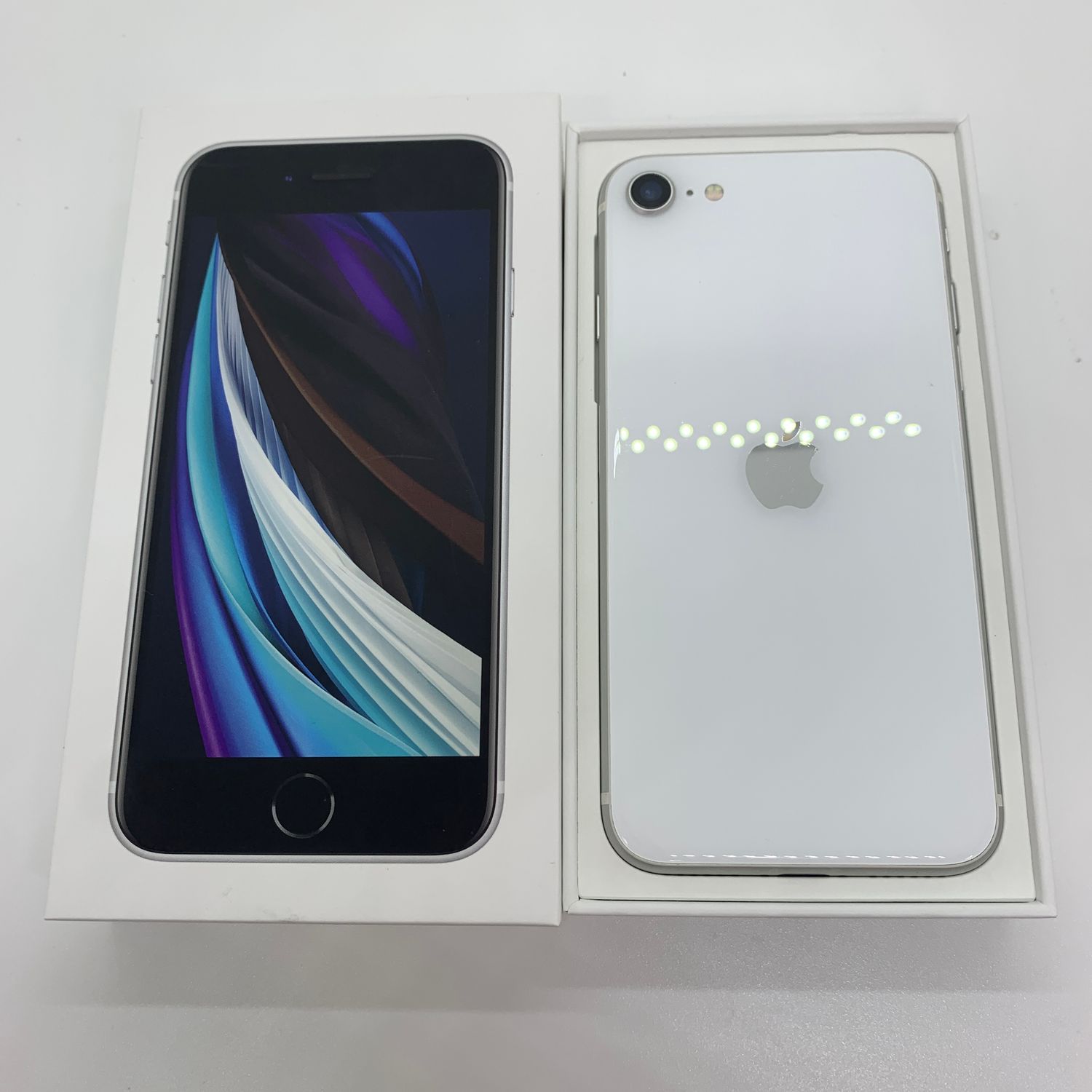 ムスビー｜iPhone SE2 64GB 超美品 付属品完品【スマホ買取モバルナ 