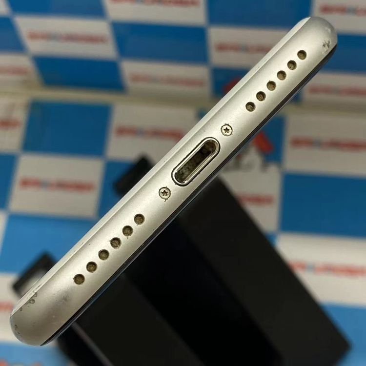 iPhoneSE 2 64GB ۥ磻 MHGQ3J/A SIMå docomo