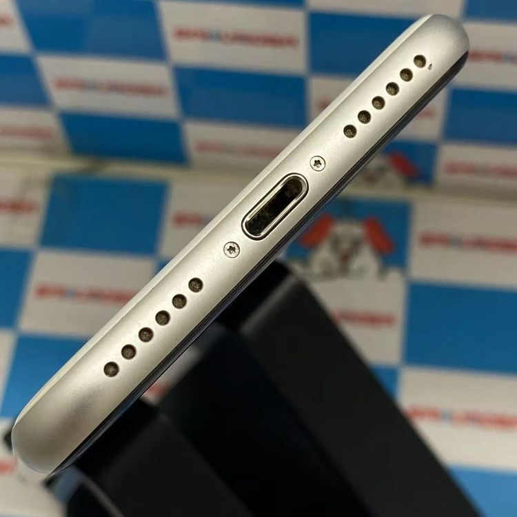 iPhoneSE 2 128GB ۥ磻 MHGU3J/A SIMå docomo
