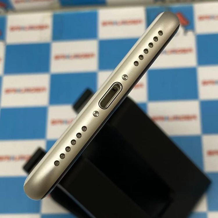 iPhoneSE ��3���� 64GB �ۥ磻�� 3K433J/A SoftBank��SIM�ե꡼ ��