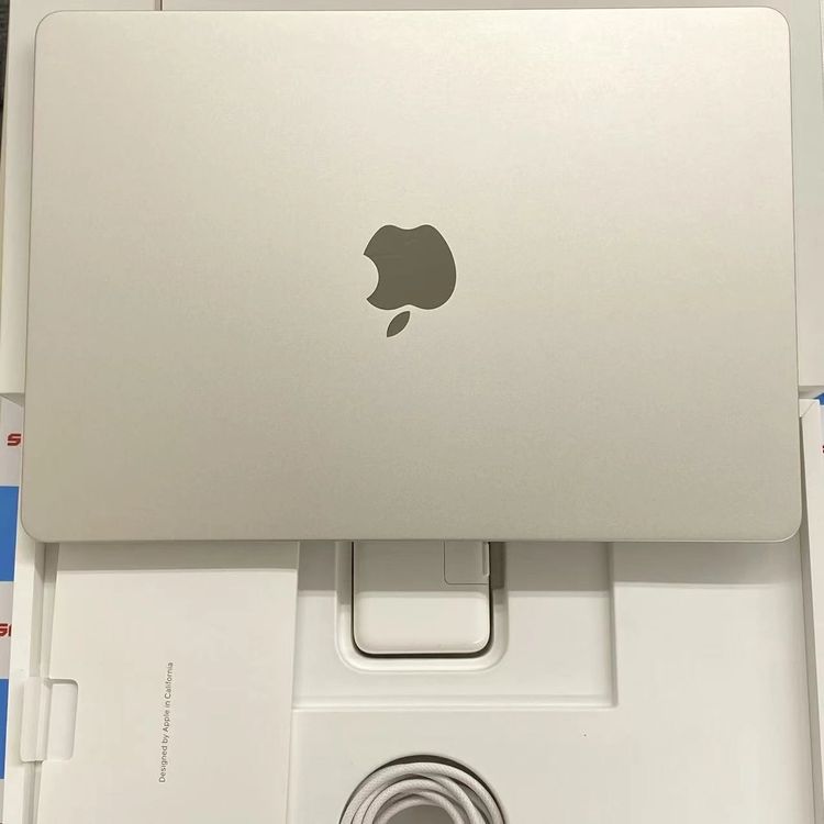 MacBook Air 13.6����� Early2024 Apple M3 16GB/256GB