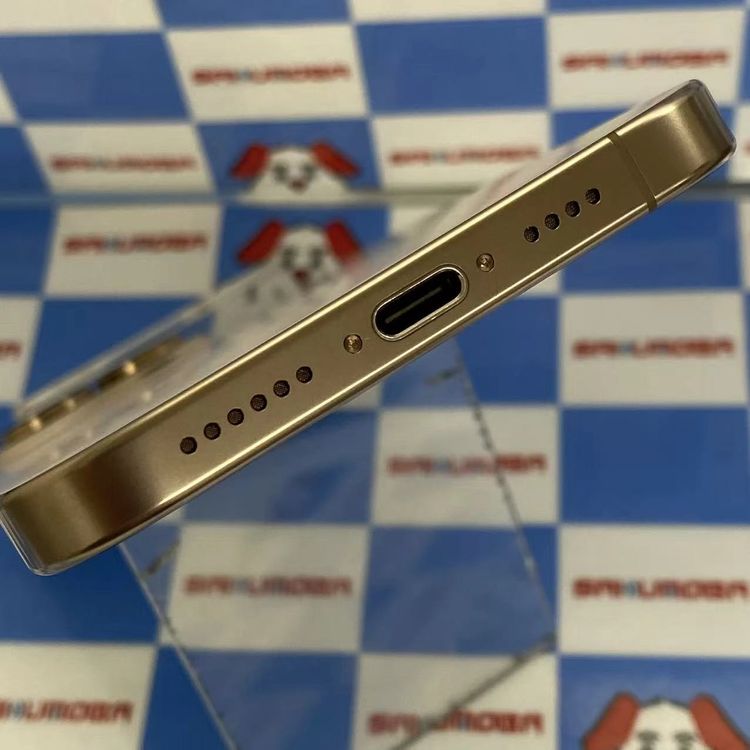 iPhone16 Pro Max 256GB �ǥ����ȥ����˥��� MYWJ3J/A AU��SIM�ե�