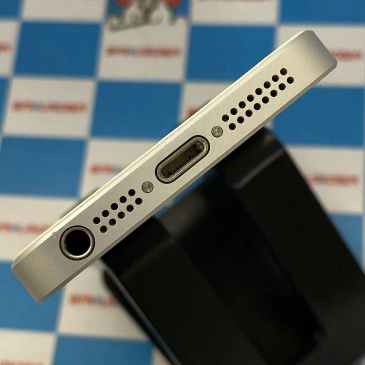 ¨��ȯ����iPhoneSE 64GB ����С� NLM72J/A AU��SIM�ե꡼��������