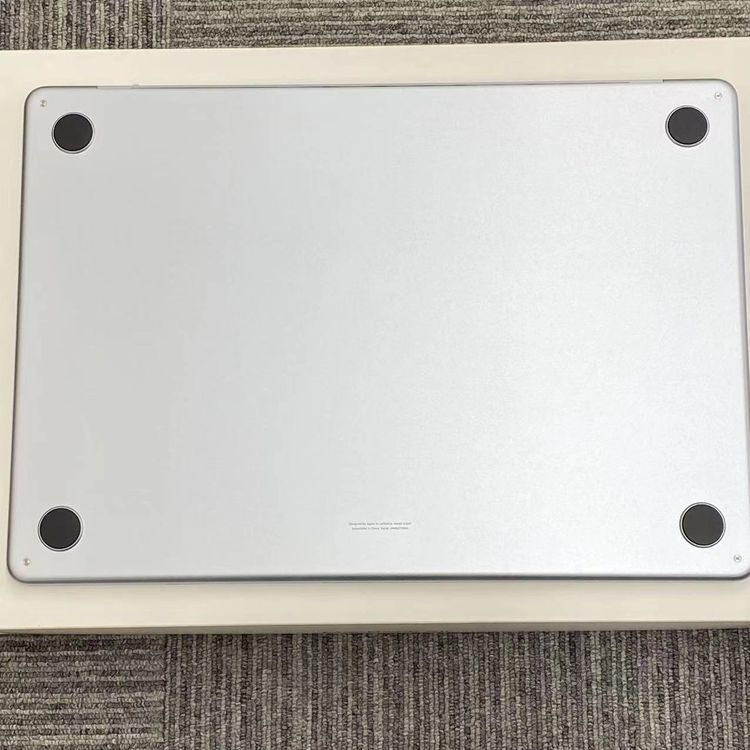 MacBook Air 15����� Early2025 Apple M4 16GB/256GB ����