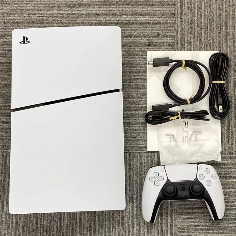 ¨��ȯ����Playstation5 CFI-2200B01 ���ܸ����� 825GB �ۥ磻�� ����
