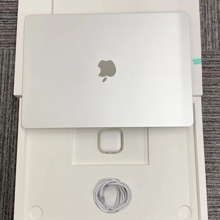 MacBook Air Early2026 15����� Apple M5 16GB/512GB ����