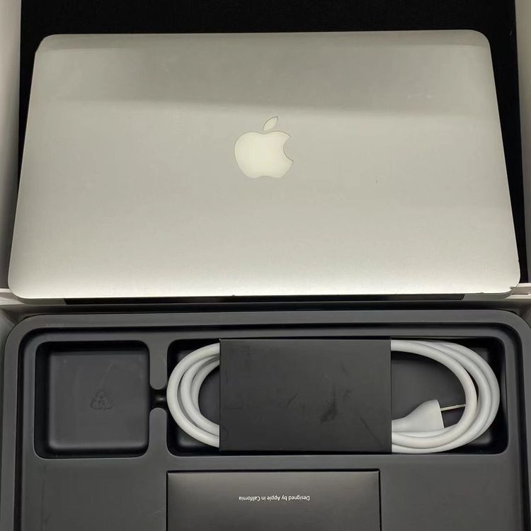 MacBook Air 11インチ Early2015 Corei5 4GB/128GB シルバー