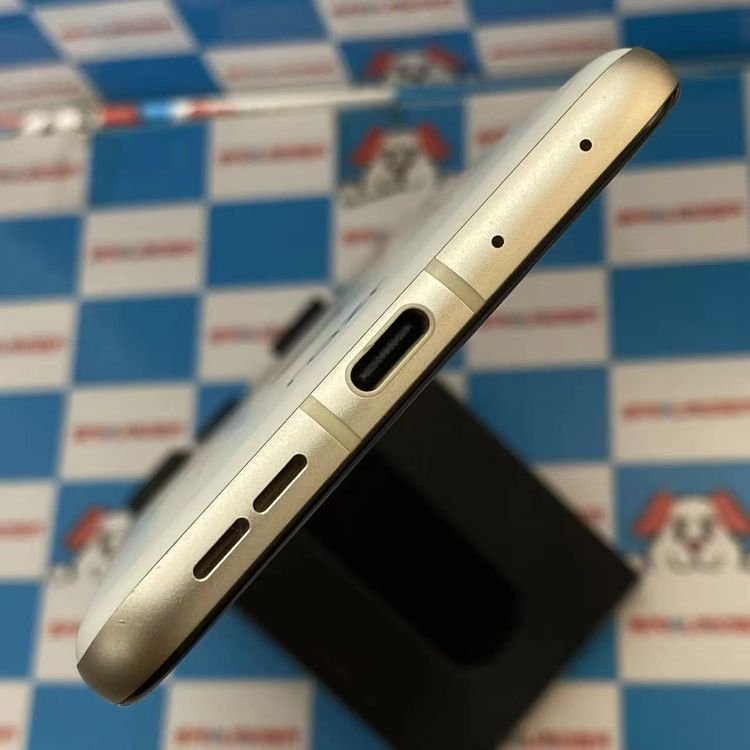 motorola razr 50d 8GB/256GB �ۥ磻�ȥޡ��֥� M-51E docomo��