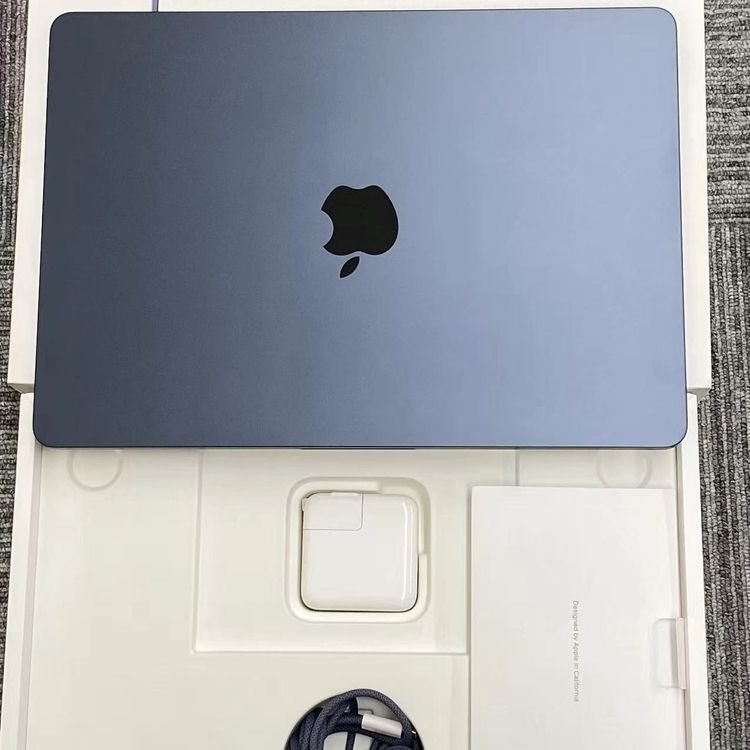 MacBook Air 13����� Mid2022 Apple M2 16GB/512GB �ߥåɥ�